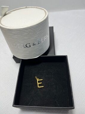 Gold Letter 'E' Pendant Charm -